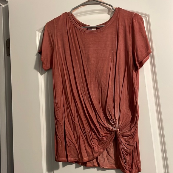 Alya Tops - Francesca’s knot front shirt